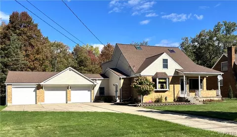 122 Strasmer Rd, Depew, NY 14043