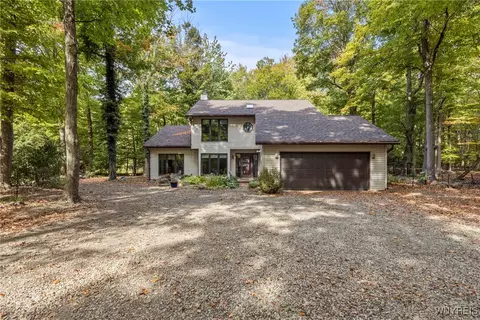 1316 Wisconsin Rd, Evans, NY 14047