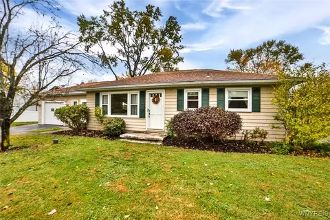 7483 Heinrich Rd, Hamburg, NY 14075