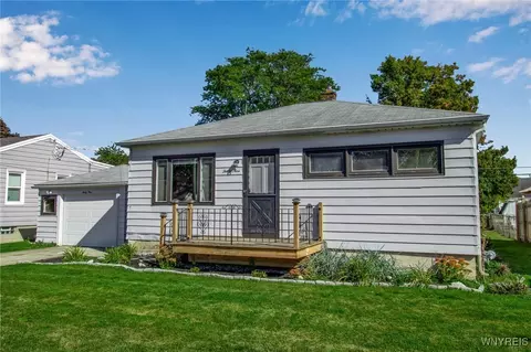 39 Emerald Dr, West Seneca, NY 14224