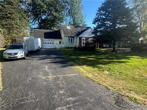 3992 Baisch Dr, Wheatfield, NY 14120