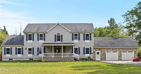 1267 Sturgeon Point Rd, Evans, NY 14047