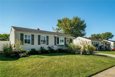 39 Dubonnet Dr, Depew, NY 14043