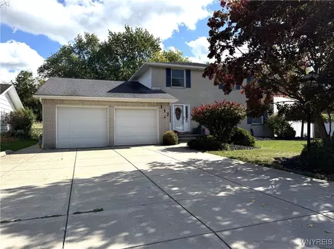 117 Pinewood Dr, West Seneca, NY 14224