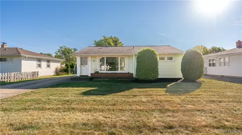 91 Meadow Lea Dr, Amherst, NY 14226