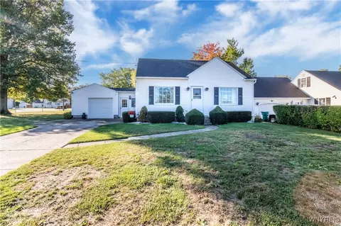 3827 Sowles Rd, Hamburg, NY 14075