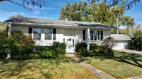 35 Jeanmoor Rd, Amherst, NY 14228