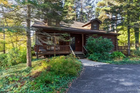 10723 Holland Glenwood Rd, Holland, NY 14080
