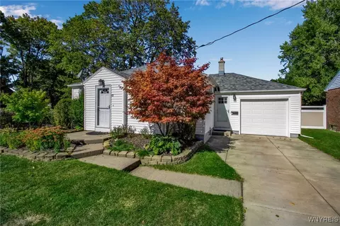 22 Grant St, Lancaster, NY 14086