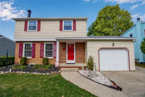 28 Gatewood Ln, Amherst, NY 14221