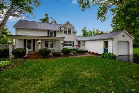 70 S Davis St, Orchard Park, NY 14127