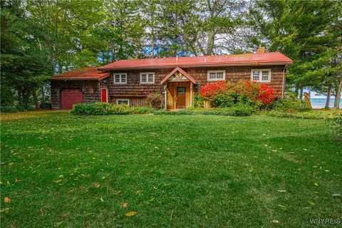 4793 E Lake Rd, Burt, NY 14028