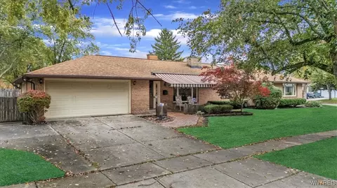 30 Batavia Dr, Amherst, NY 14221