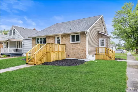 99 Margaret Rd, Amherst, NY 14226