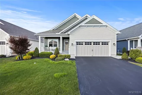 16 Raine Dr, Amherst, NY 14221