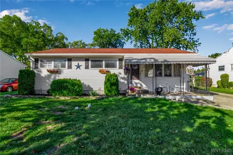 27 Rogers Dr, Depew, NY 14043