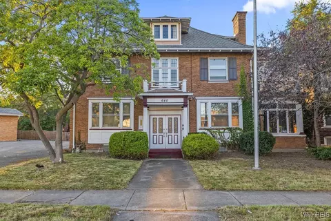 640 Park Pl, Niagara Falls, NY 14301