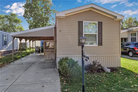 6 Oak Ln, Clarence, NY 14031