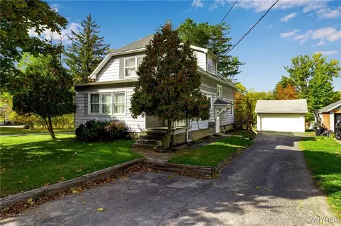 5232 Genesee St, Bowmansville, NY 14026