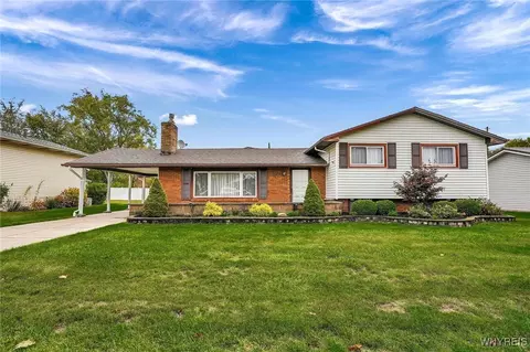 11 Bradwood Rd, West Seneca, NY 14224
