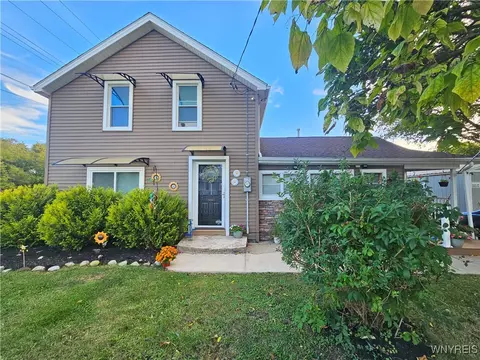 939 Grove Ave, Niagara Falls, NY 14305