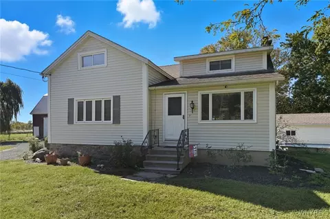 3732 Ewings Rd, Lockport, NY 14094