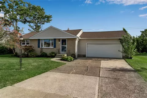 6 Towerwood Rd, Grand Island, NY 14072