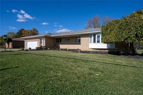 480 Lakeview Ave, Orchard Park, NY 14127