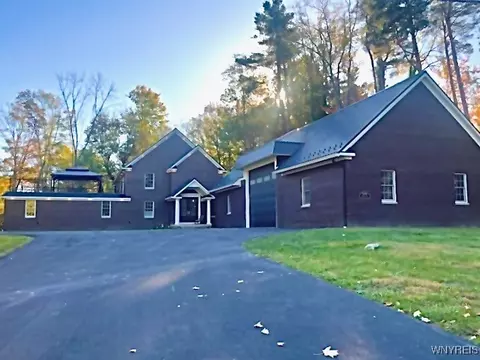 5179 Arnold Ct, Hamburg, NY 14075