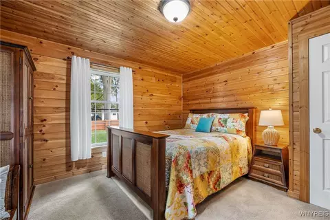 Bedroom - 3301 Hess Rd, Lockport, NY 14094 photo 2 of 6