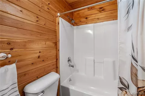 Bath - 3301 Hess Rd, Lockport, NY 14094 photo 2 of 4