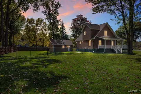 Exterior - 3301 Hess Rd, Lockport, NY 14094 photo 12 of 15