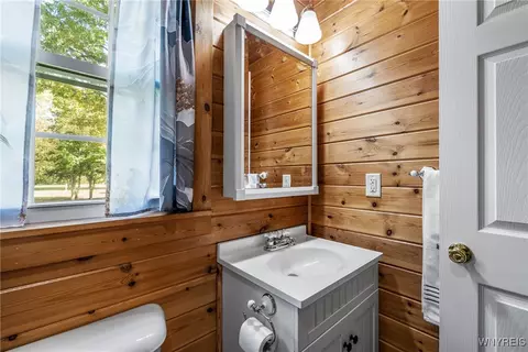 Bath - 3301 Hess Rd, Lockport, NY 14094 photo 4 of 4