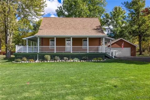 Exterior - 3301 Hess Rd, Lockport, NY 14094 photo 2 of 15