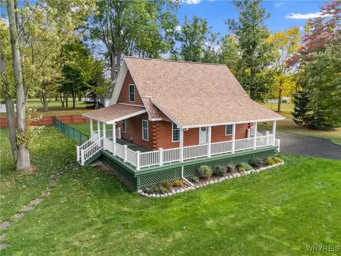 Exterior - 3301 Hess Rd, Lockport, NY 14094 photo 1 of 15