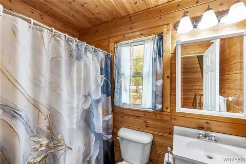 Bath - 3301 Hess Rd, Lockport, NY 14094 photo 3 of 4