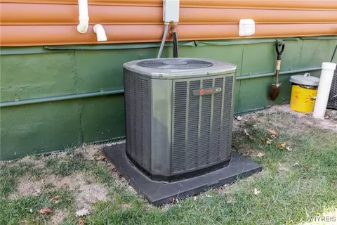 Exterior - 3301 Hess Rd, Lockport, NY 14094 photo 8 of 15