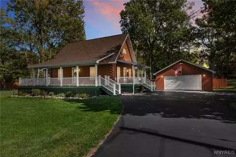 Exterior - 3301 Hess Rd, Lockport, NY 14094 photo 3 of 15