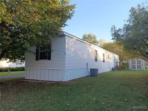 49 Sandybrook Dr, Hamlin, NY 14464 photo 4