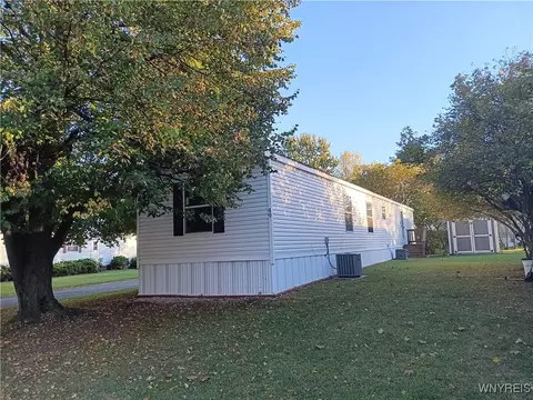 49 Sandybrook Dr, Hamlin, NY 14464 photo 3