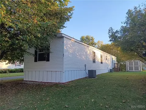 49 Sandybrook Dr, Hamlin, NY 14464 photo 5