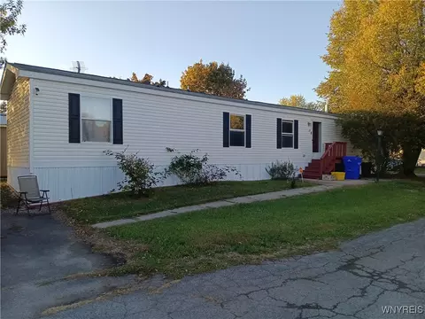 49 Sandybrook Dr, Hamlin, NY 14464