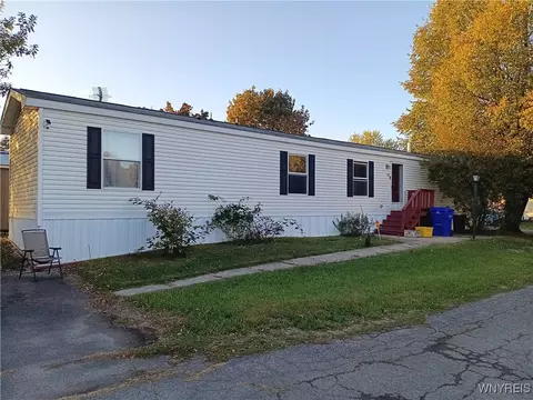 49 Sandybrook Dr, Hamlin, NY 14464 photo 2