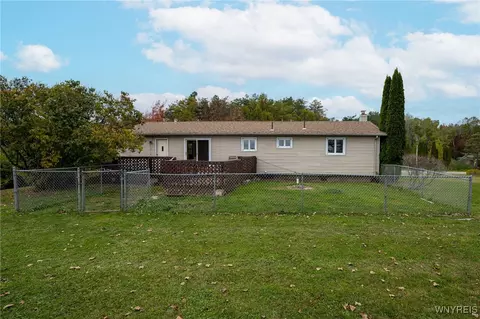 Exterior - 10801 Crump Rd, Holland, NY 14080 photo 2 of 4