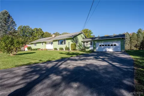 9091 Ernest Rd, Royalton, NY 14105