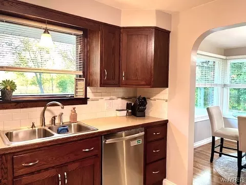 355 Maple Rd, Amherst, NY 14221 photo 3