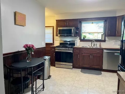 355 Maple Rd, Amherst, NY 14221 photo 5