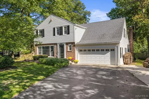 5129 Woodland Dr, Lewiston, NY 14092
