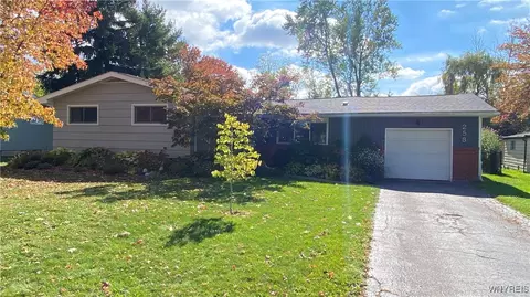 258 Brookwood Dr, Hamburg, NY 14075