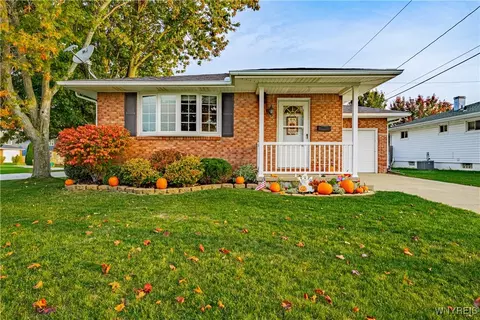 4 Cheekwood Dr, Cheektowaga, NY 14227